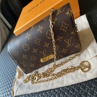 LV  Lily Monogram帆布鍊帶斜背包