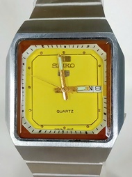 Đồng hồ SEIKO 5 Chặt góc Nam Chính hãng Mặt vàng . Vỏ INOT 304L  Máy quạt nhật . Đã qua xử dụng