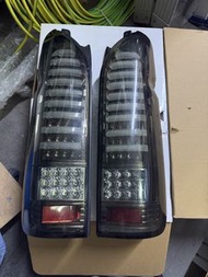 尾燈一對 LED 黑色 適用於 Toyota Hiace