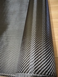 ผ้าคาร์บอนแท้ สีดำ เงา ลาย 2 , 200 กรัม 3K , carbon kevlar hybrid plain  ขนาด หน้ากว้าง 100 ซม ความยาว 120 ซมต่อหน่วยคำสั่งซื้อ