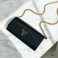 莉亞精品♡ Prada 黑金woc 鏈條包 九新美包