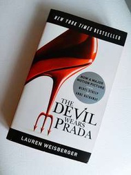 [英文小說] 穿Prada的惡魔 (The Devil Wears Prada) by Lauren Weisburger