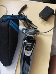 Philips Series 5000 鬚刨連充電器及收納袋