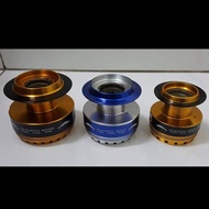 SPARE SPOOL AJIKING "WAHOO" 8000 (Color GOLD BLACK & SILVER BLUE)