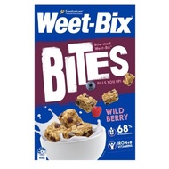 Sanitarium  Weet Bix Bites Wild Berry Breakfast Cereal 500g แซนนิทาเรียมวีทบิกซ์ซีเรียล ข้าวสาลี ธัญพืช ธัญพืชรวม อาหารเช้า ซีเรียล