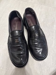 CHANEL 黑色金扣樂福鞋