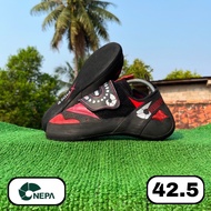 Nepa Rosso 42.5 rock climbing shoes