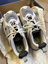 Nike 女款運動鞋