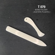 T079 Bone folder แท่งดันทรงกระเป๋า ทำจากพลาสติกแข็ง 2ชิ้น อุปกรณ์งานหนัง leatherbrass