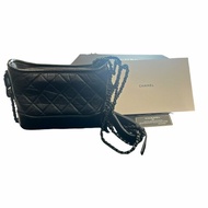 【美收精品】CHANEL香奈兒 Gabrielle de So Black 雙鍊條流浪包 / 斜背包 (小號) 5-742