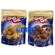 {泰菲印越}印尼 SOBISCO 索畢可 GET GIT 香濃起司威化餅 香濃巧克力威化餅乾  110克