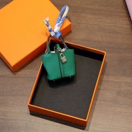 新款超纖皮迷你菜籃子掛飾 耳機包鎖匙扣車掛 可愛小物- 黑色 均碼