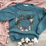 手工製作草泥馬毛毛衣，帶有刺繡花朵，適合嬰兒、女孩。很多顏色