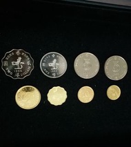 香港 1988年 從新鑄普通錢幣套裝拆出來共8個硬幣(包括2個5圓，另外2圓，1圓，5毫，2毫，1毫，5仙各1個)，5毫及1圓有污漬, 品相如圖，掛號$20
