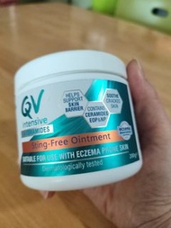 QV intensive with Ceramides                Sting-free onitment(澳洲製造)                            濕疹乾燥皮膚使用乳霜                                           嬰幼兒成人長者適合使用                曾使用約40g                                                       有效期至2023年10月
