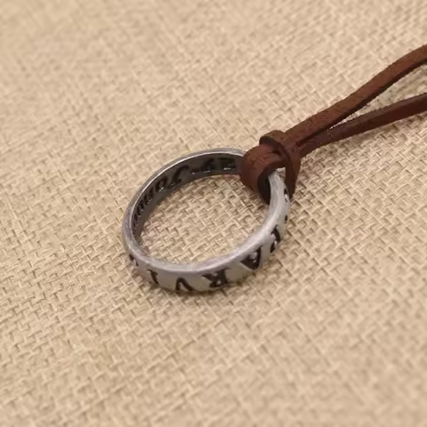 1Pcs Uncharted 4 Nathan Drake Cosplay Necklace with Leather Code Vintage Engraving Pendant Jewelry P