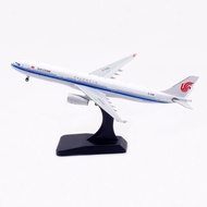 โมเดลจำลอง Airbus A330-300 ขนาด 1:400