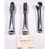 Tongs tongs tongs tongs tongs tongs tongs fried food cakes