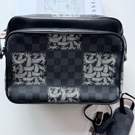 LV 藤原浩限量棋盤格相機包 石墨配白色藤蔓