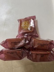 聖安娜迷你月餅，陳皮紅豆松子 x 4 ,黑芝麻流心 x 2, 沒有盒 $10/1個