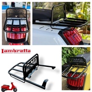 ตะแกรงท้าย Lambretta X200/X300 มีกันตก โลโก้เลส สีดำ//zm