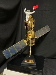 神舟 - 7 載人飛船模型 1:35 JM021 內附 合格證 神舟小冊子 太空人模型 神舟本體 支架 其他零件 Shenzhou - 7 Manned Spaceship model ratio 1