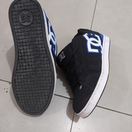 sepatu second DC size 42