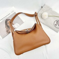Hermes 愛馬仕Lindy26金棕色TC皮銀扣