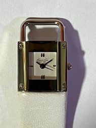 Kenneth Cole NEW YORK 全鋼長方形銀白色錶面白色皮帶手錶