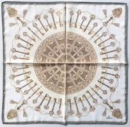 Fendi 古著絲巾，飾有古董鑰匙印花 - 米色 20 x 19.5 英吋