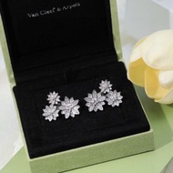 Van Cleef & Arpels 鑽石花卉耳環