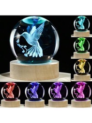 3d激光雕刻鳥圖案水晶球,設有usb供電和彩色燈座,可作桌上擺飾和氛圍燈,是節日、家居裝飾等送給朋友或同學的完美有意義的禮物