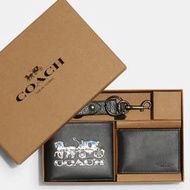 【W小舖】COACH C7018 黑色 大馬車壓印真皮 短夾 皮夾 錢包 男夾 卡片夾 鑰匙圈禮盒組-全新真品現貨在台
