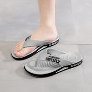 QDshop สินค้าใหม่แนะนำ รองเท้าแตะแฟชั่นสำหรับผู้ชาย รองเท้าแตะแฟชั่นเท่ๆ รองเท้าแตะพื้นนุ่มทรงสปอร์ต มีกันลื่นทั้งด้านหน้าและด้านหลัง ใส่เดินใส่เที่ยวก็เข้ากับทุกการแต่งตัว