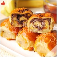 Holland Bakery Pisang Bolen Coklat Keju / Pisang Molen / Bollen / Banana Pie / Cake &amp; Pastry /Banana cake / Choco Banana