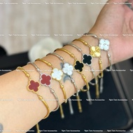 A stainless titanium four-leaf clover bracelet, women's B-leaf clover bracelet with B asic leaves (1