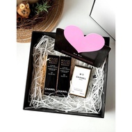 CHANEL CHANEL Limited Gift Box
Contains: Chanel Press Lipstick N57 #+ N58 #+ Comes with Yellow N5 Pe