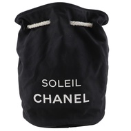 二手 Chanel SOLEIL 黑色帆布抽繩單肩包。