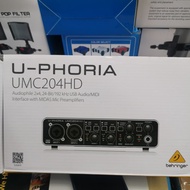 BEHRINGER UMC204HD