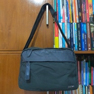 Lecaf sling bag