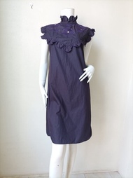 DKNY 黑色絲質洋裝，抓皺設計，尺寸 4，胸圍 34 英吋。