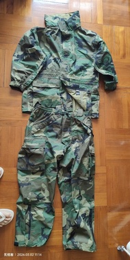 軍綠色迷彩Gore-Tex防水外套及長褲