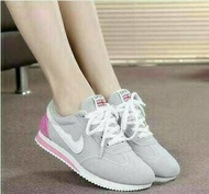 SEPATU OLAHRAGA WANITA KETS SPORT NIKE WARNA ABU PINK FANTA SNEAKERS