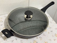 Balzano Hard Stone 礦石紋不黏深煎炒鍋 + 強化玻璃蓋 32 cm