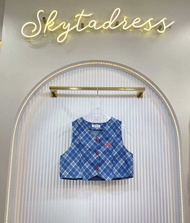 Denim Vest เสื้อครอปกั๊กคอวีแขนกุด งานกระดุมสีแดง เนื้อผ้ายีนส์