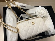 全新 Chanel 白色長盒子 clutch with chain 22K white