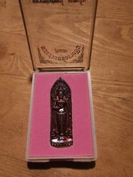 名稱：子彈佛  加持高僧：(譯音)龍波暑波大師法會名稱：功德祝福督造時間：佛曆2564年(西元2021年)尺寸：裸牌高度大約4.5cm主體材質：紅銅材質-督造200尊