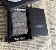 SS19 Supreme Diamond Plate Zippo 聯名鋼印金屬井蓋打火機