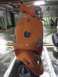 偉士牌 搶眼小橘子 風糜全球獨家車款 Vespa LT125 ie 女騎士車庫新古車里程4500 緩慢增加中