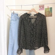 二手極新✨黑碎花法式喇叭袖襯衫/Uniqlo淺藍彈性牛仔褲